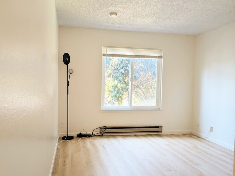 Master bedroom - 398 Parrott St