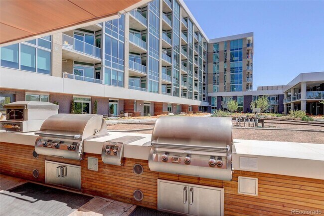 Building Photo - Stunning 2-Bedroom Condo at Sloan's Lake's Premier Lakehouse Community
