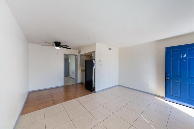 Building Photo - 1800 N Wayside Dr