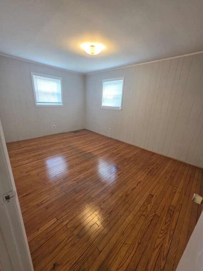 Building Photo - 4848 Berl St