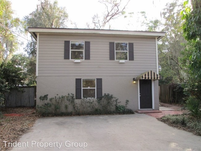 Primary Photo - 516 E Esther St