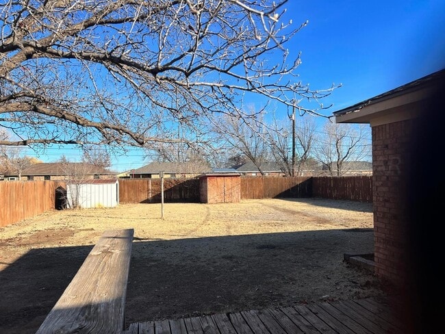 Building Photo - 615 Santa Fe Trail