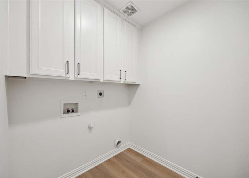 Building Photo - 9420 Caliente Dr