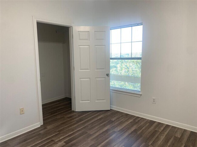 Building Photo - 2320 Gracy Farms Ln