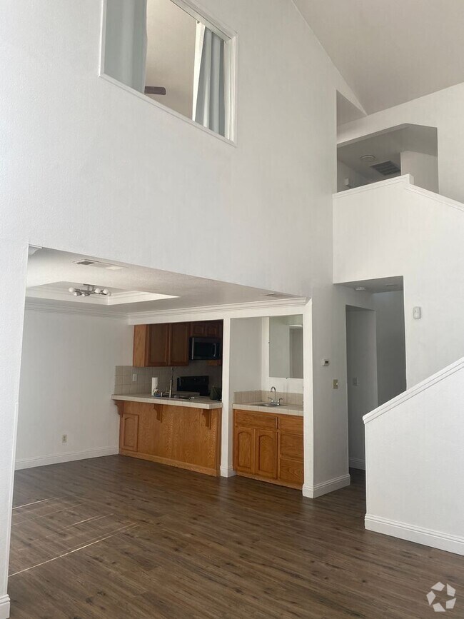 Building Photo - Sutter Townhouses