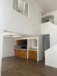 Building Photo - Sutter Townhouses