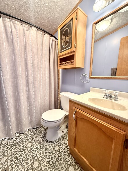 Building Photo - 1202 Meadow View Rd