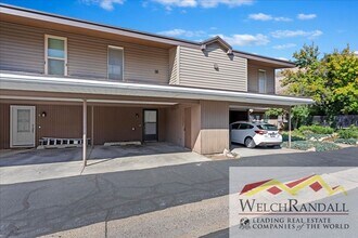 Building Photo - Recently Remodeled, Spacious 1 Bedroom Condo