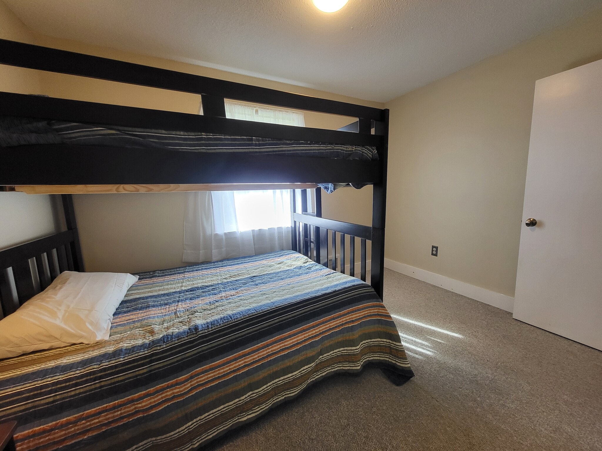 Bedroom 4 - 18 Beachwood Bay Dr