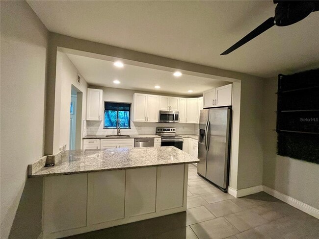 Building Photo - 727 N Himes Ave