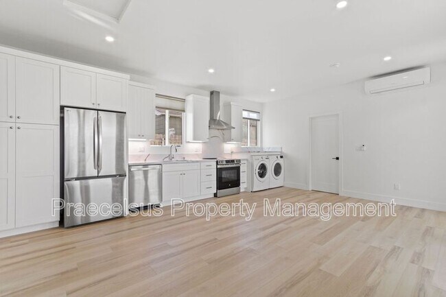 Building Photo - 641 Del Mar Ave