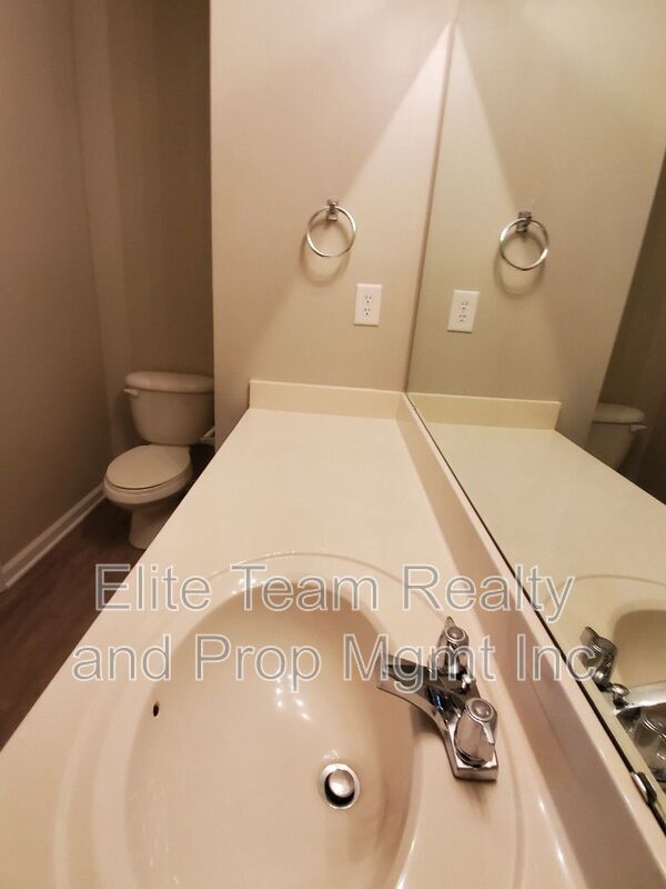 Building Photo - 12676 Persimmon Tree Dr