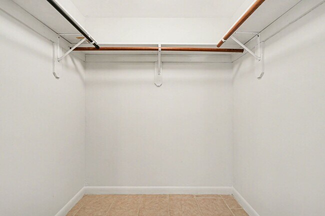 Building Photo - Must see 1st floor, corner unit in St Lucie Gardens.