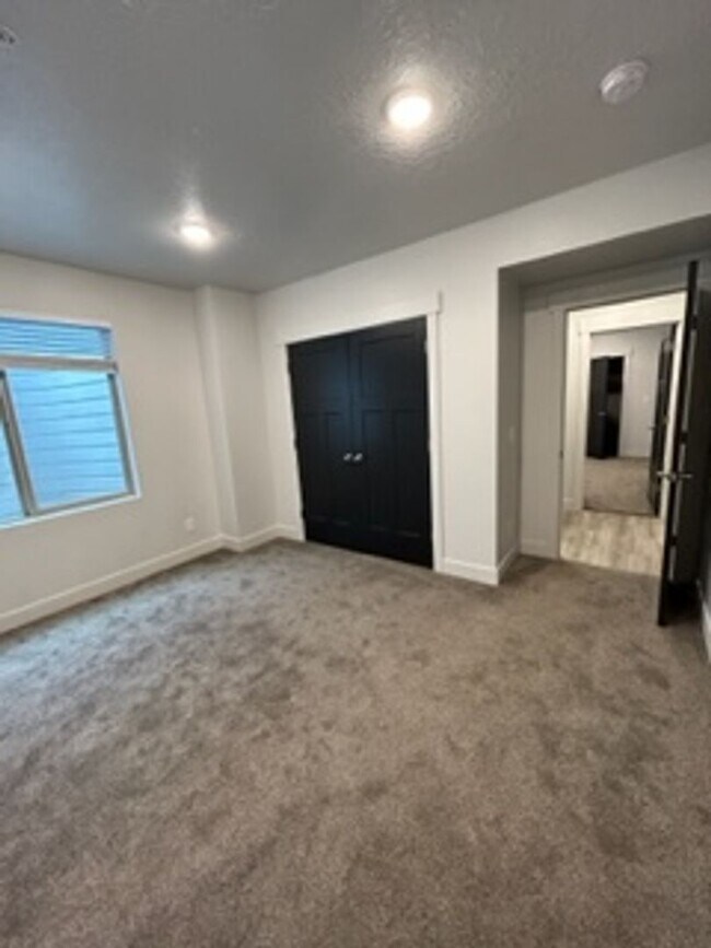 Building Photo - Condo right off Heber City Main street