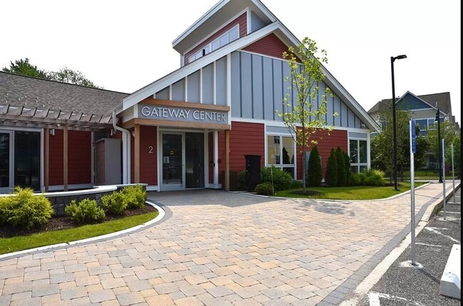 Building Photo - 3 Lark Dr