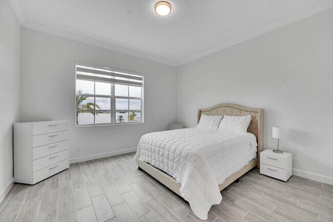 Building Photo - 601 Hookline Cir