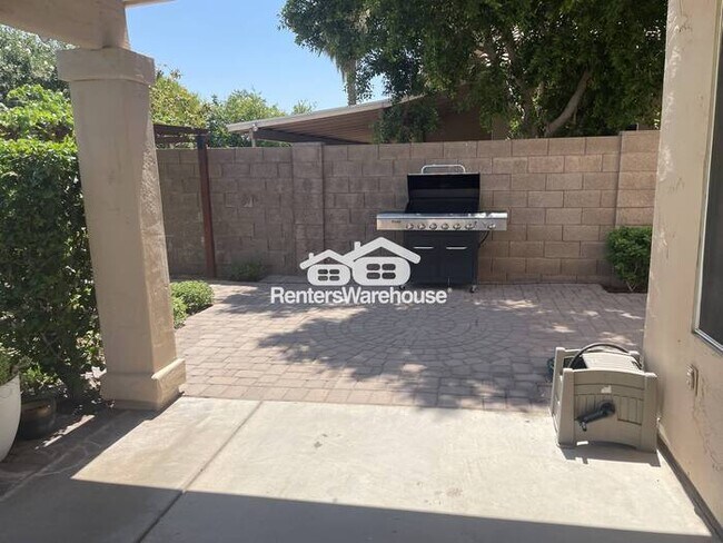 Building Photo - Hillcrest Beauty 4bed 3bath P00L Grass Bac...
