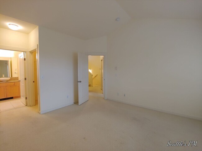Building Photo - Beautiful 2 Bedroom Townhome in Issaquah- ...