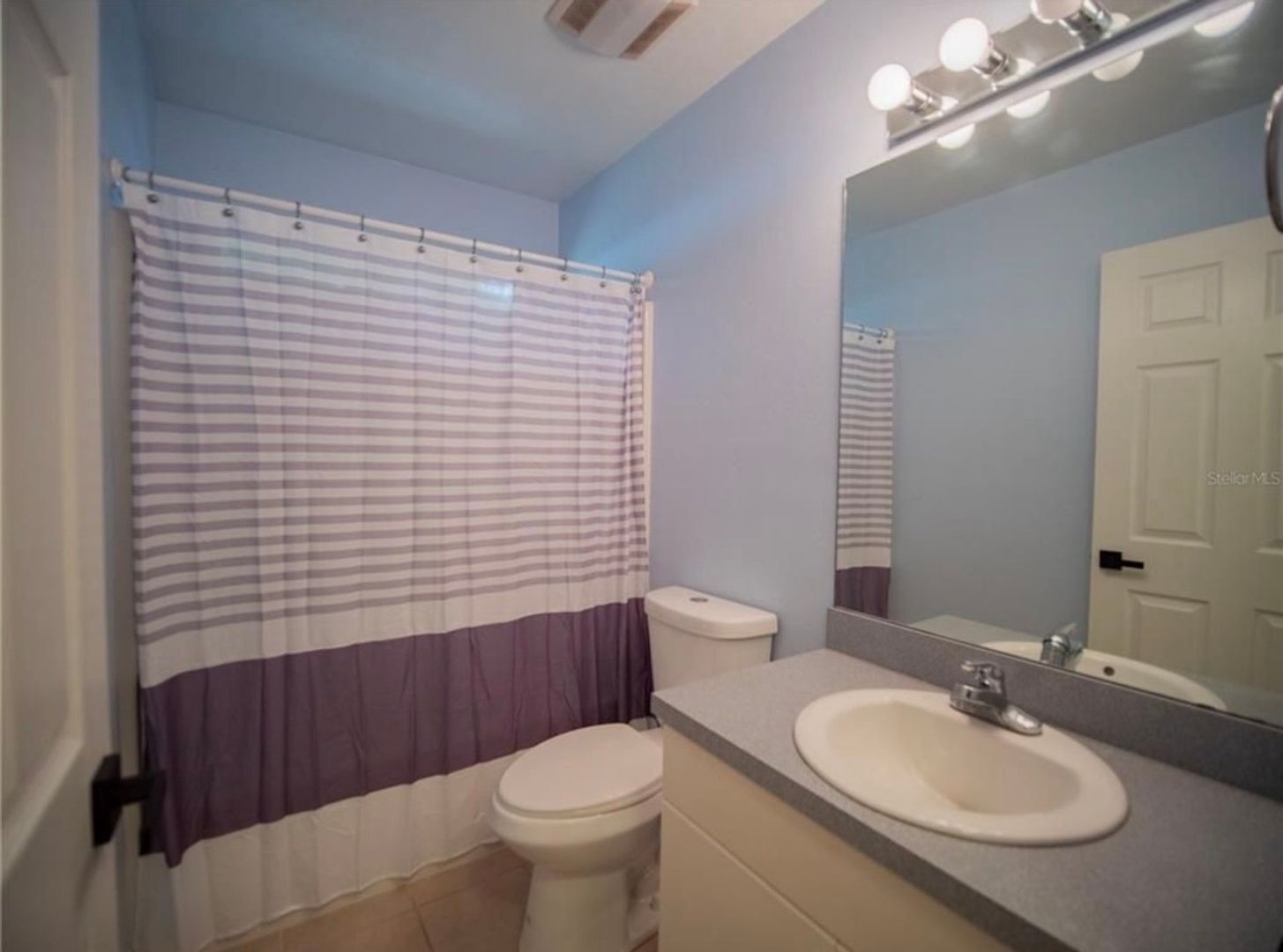 Building Photo - 720 NW Zack Dr