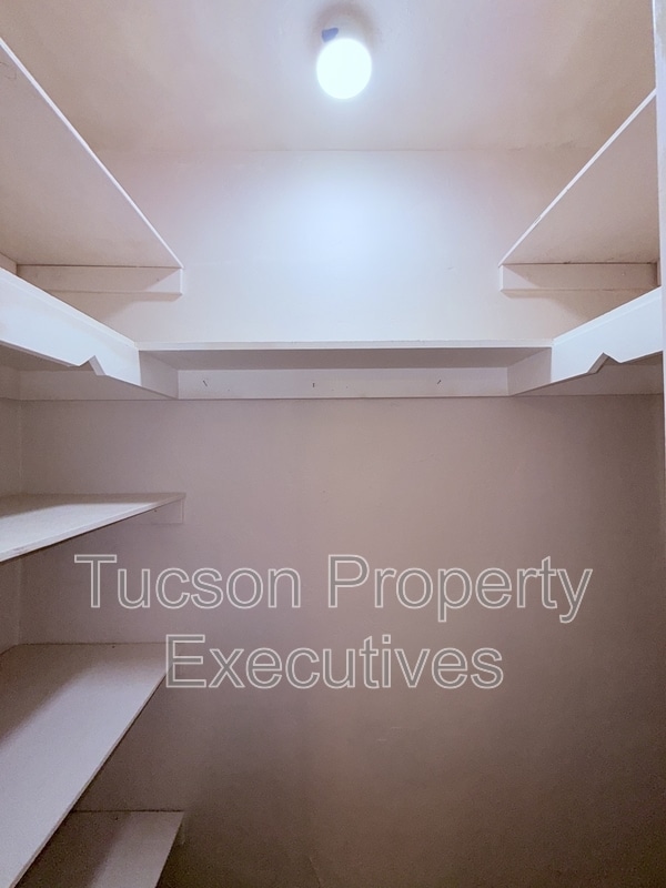 Building Photo - 2925 N Estrella Ave