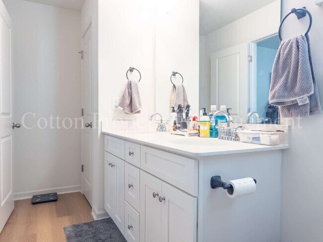 Building Photo - 3083 Day Dream Ln