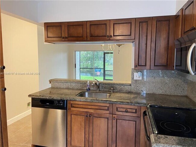 Building Photo - 713 Gardens Dr