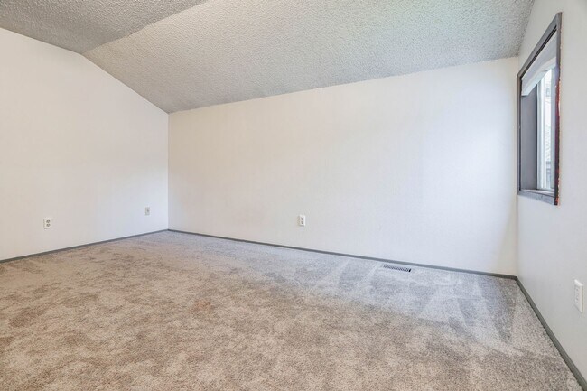 Building Photo - 310 NE 85th St
