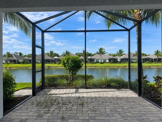 Building Photo - Lake View attached villa 2 bed/2 bath and a den