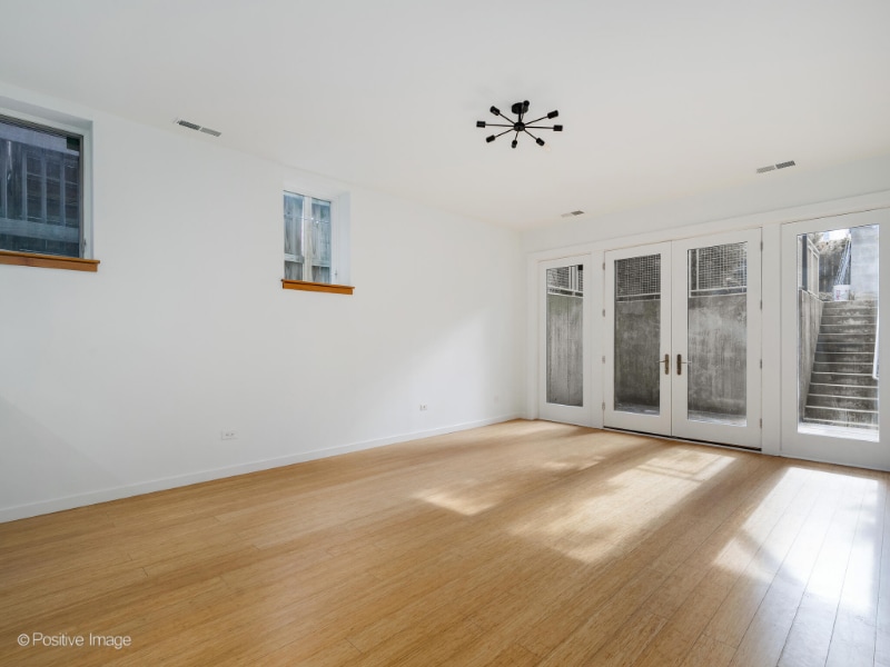 Building Photo - 842 N Wolcott Ave