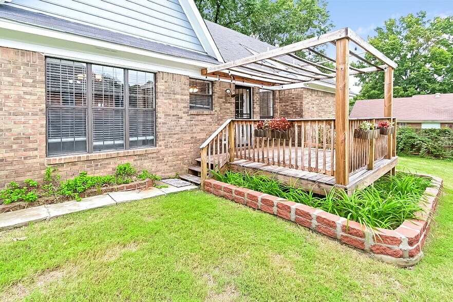 Building Photo - 6744 Blue Spruce Dr