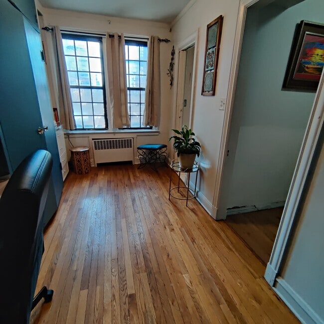 Building Photo - 6901 S Oglesby Ave