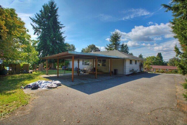 Building Photo - Convenient Location in Renton * Open House Sunday July 5th, 11:00am *