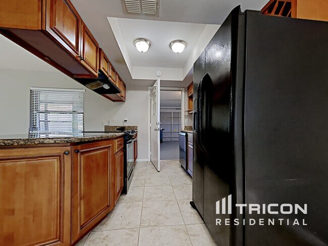 Building Photo - 38750 James Ct