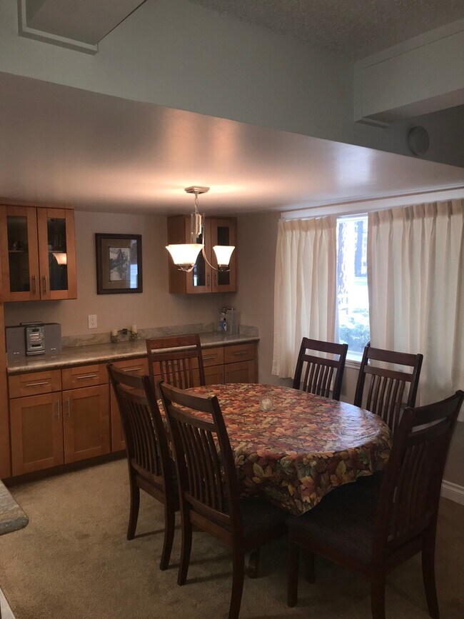 Building Photo - UNFURNISHED Upgraded Condo in Central location - Quiet Condominium Complex