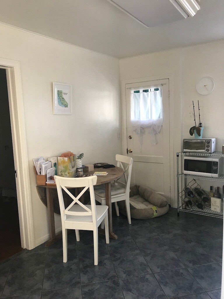 Eat-in kitchen area. - 1236 10th St