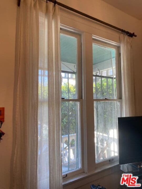 Building Photo - 1612 11th Pl