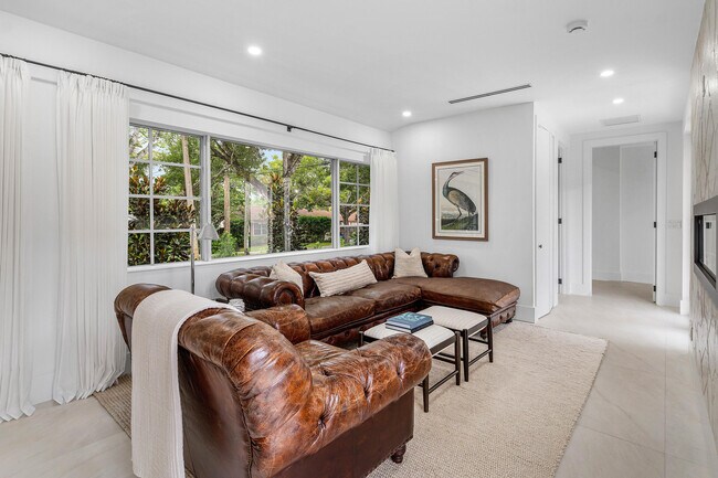 Building Photo - 2330 Lake Ave