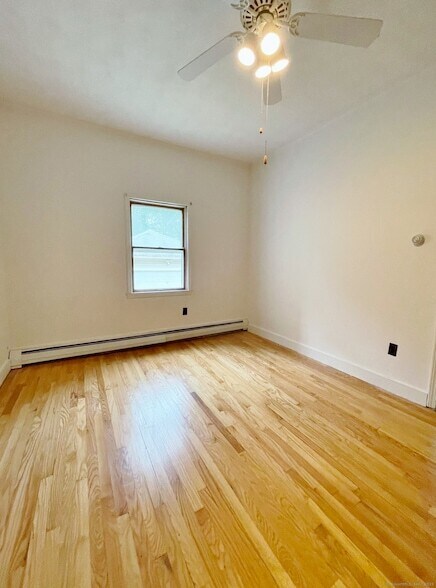 Building Photo - 105 W Elm St