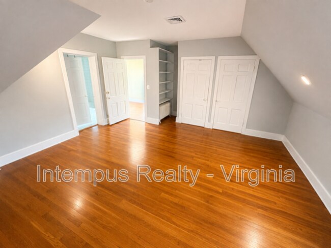 Building Photo - 7296 Fenton Farm Ln