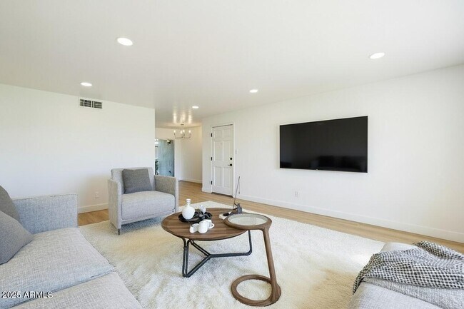 Building Photo - 4201 E Camelback Rd