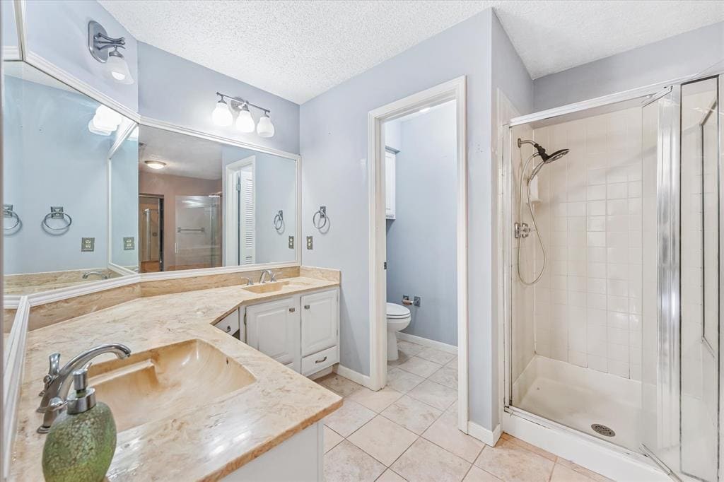 Master Restroom - 1301 Memory Ln