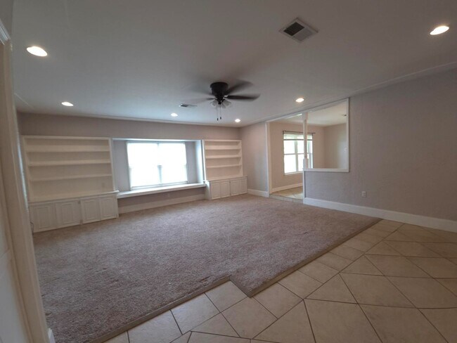 Building Photo - 926 Pecan St