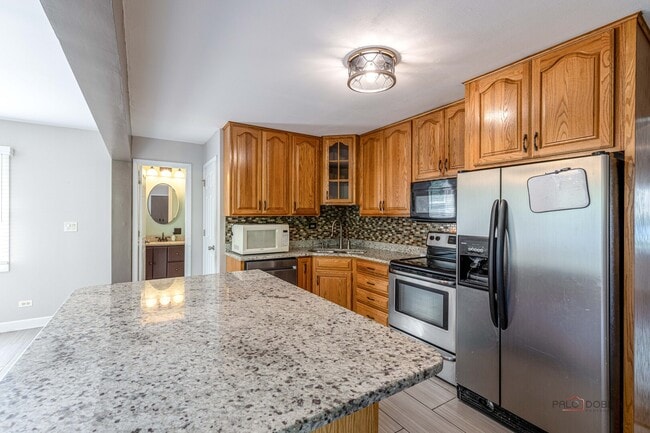 Building Photo - 697 Hickory Dr