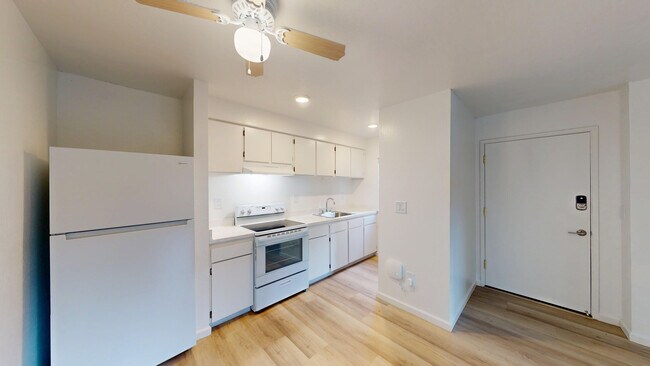 Building Photo - 515 B St