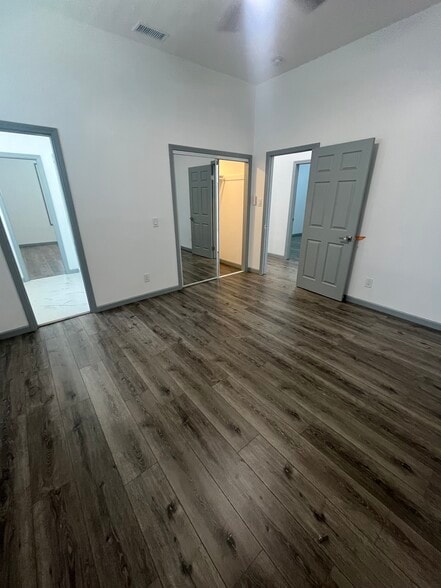 Building Photo - 1023 E 27th St