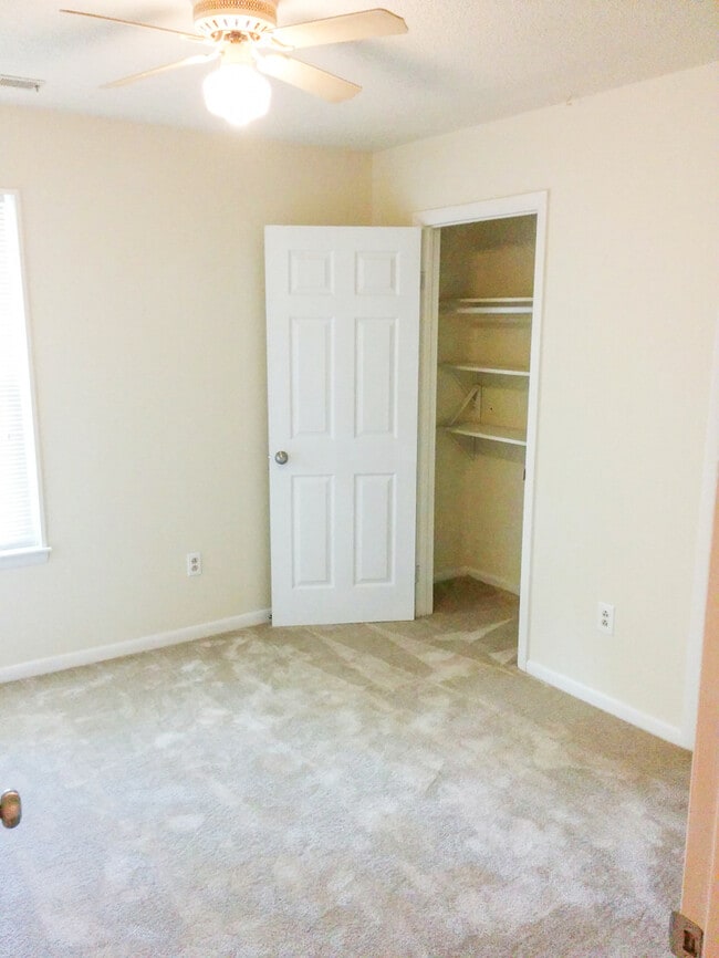 Building Photo - Charming 3-Bedroom Ranch on a Cul-de-Sac! "ASK ABOUT OUR ZERO DEPOSIT"