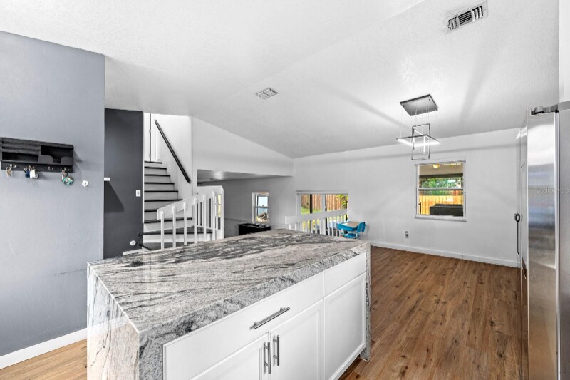 Building Photo - 3210 Acapulco Dr