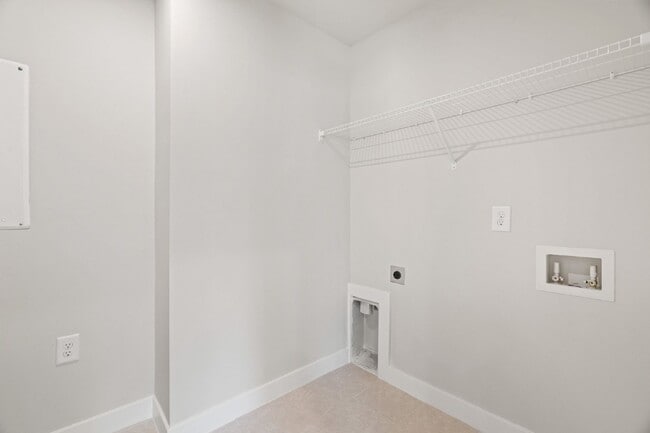 Building Photo - Beautiful White House Home | Granite Counters, Gas Range & One-Level Living