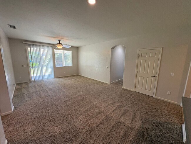 Building Photo - Lovely home available now!