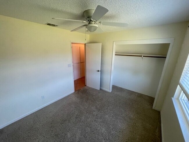 Building Photo - Roseville 3 bedroom